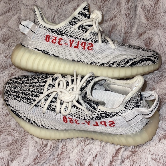 Yeezy Zebra.- $270.00.